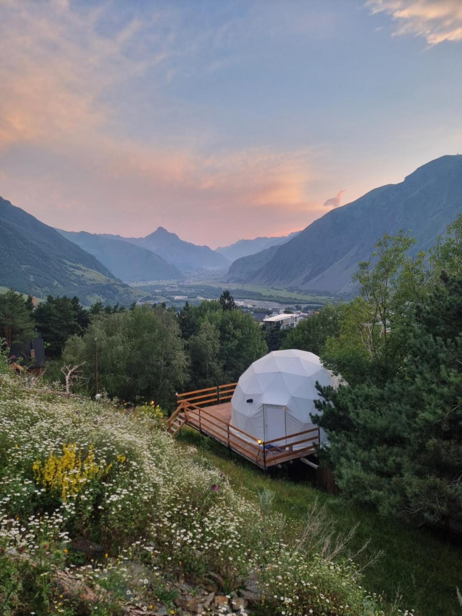 Elia Glamping Hotell Kazbegi Eksteriør bilde